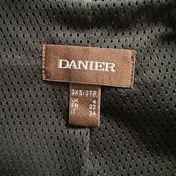 Danier Leather hooded bomber jacket - Picture 4 of 6